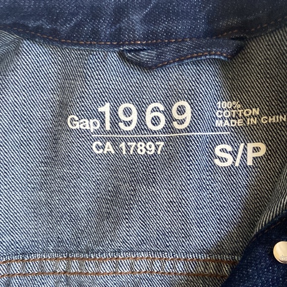 Gap jean jacket - Picture 7 of 7